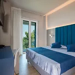 Relax Family & فندق سان بنيديتّو ديل ترونتو