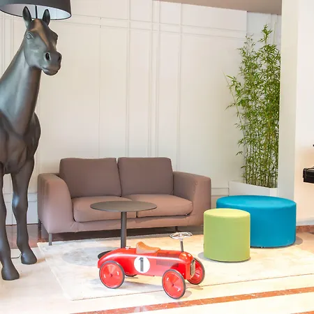 Relax Family & Отель