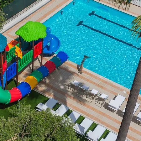 Отель Relax Family & 3*